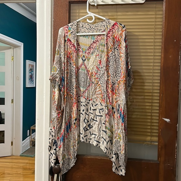 Tunic with flowers - Picture 1 of 1